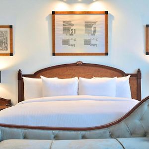 Grand King Suite